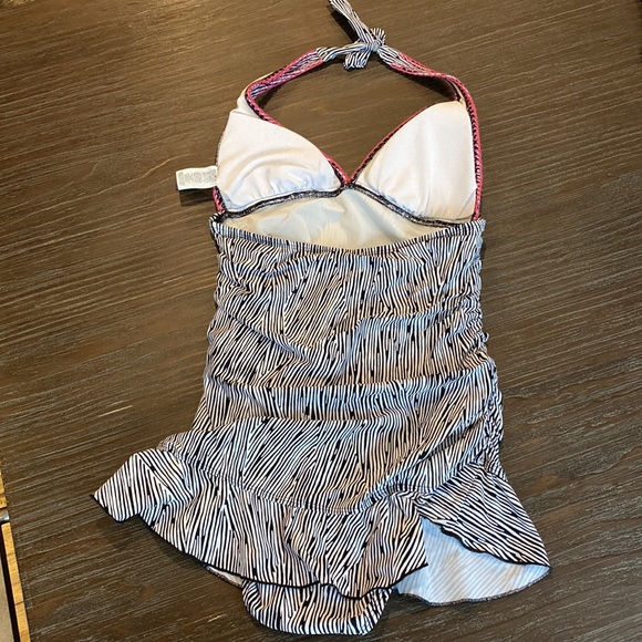 Kenneth Cole one piece swimsuit in size small. Skirt bottom. - Picture 2 of 8